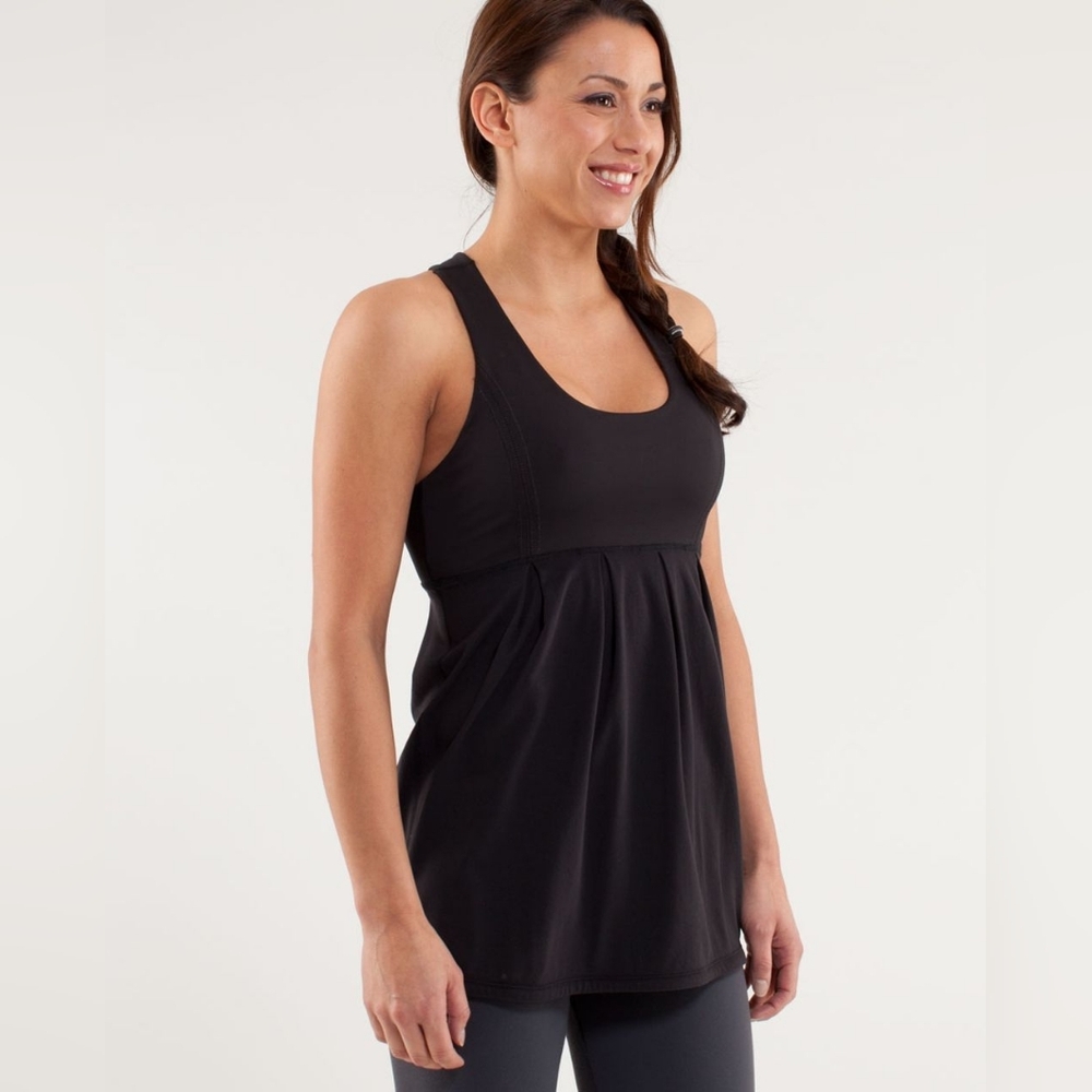 Lululemon Power Dance Tank Top Womens Size 4 Solid Black Pleated Racerback Yoga